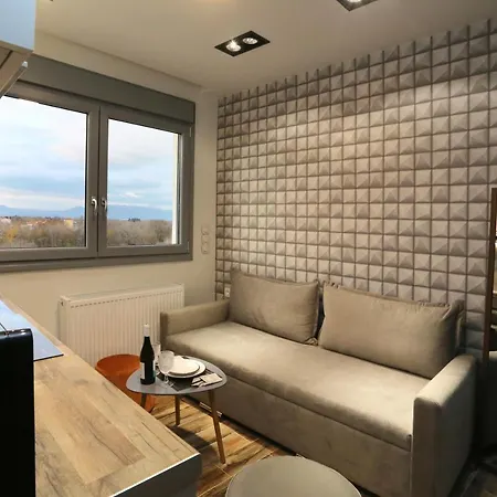 La Luxury Dafne Larissa