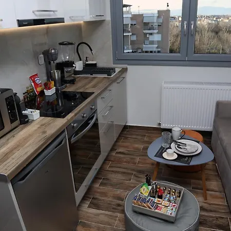 La Luxury Dafne لاريسا