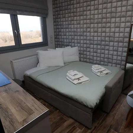 La Luxury Dafne * Larissa